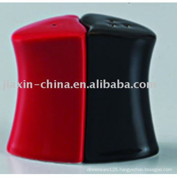 Black and red color ceramic salt and pepper JX-22BR